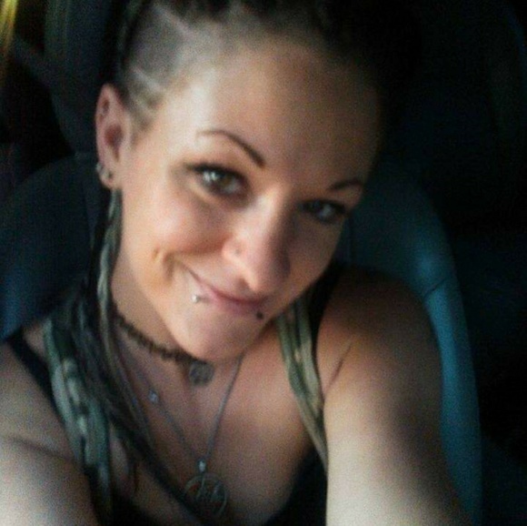 Meet your Posher, Kara - Picture 5 of 8